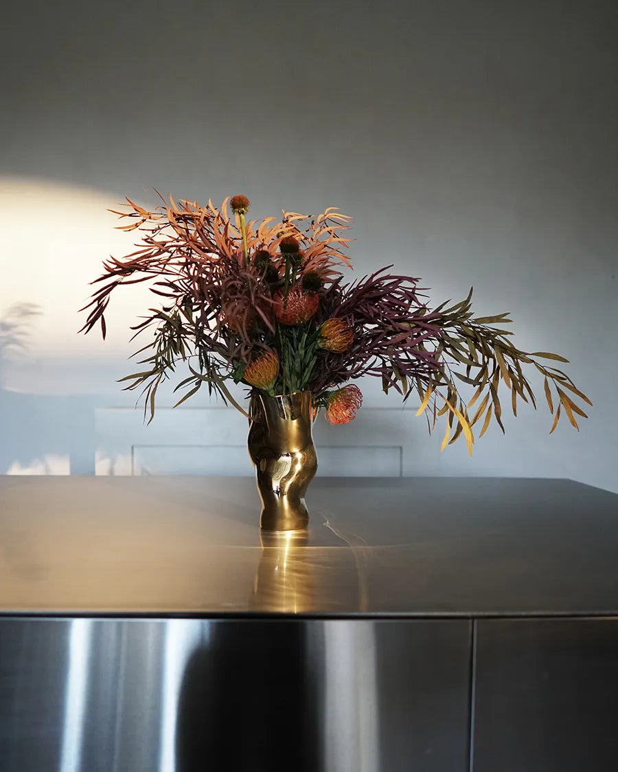 Ostrea 25 Vase, gold fra Hein Studio