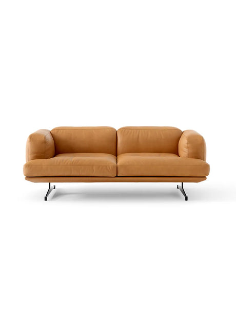 Inland AV22 sofa fra &Tradition - Noble Cognac Læder - Jacobsen Plus