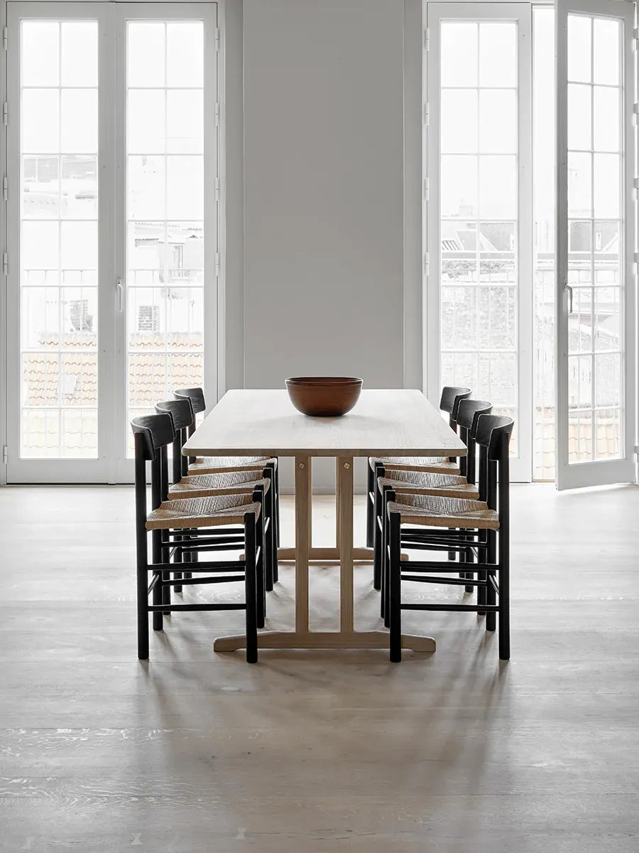 J39 Folkestolen, sortlakeret bøg af Børge Mogensen