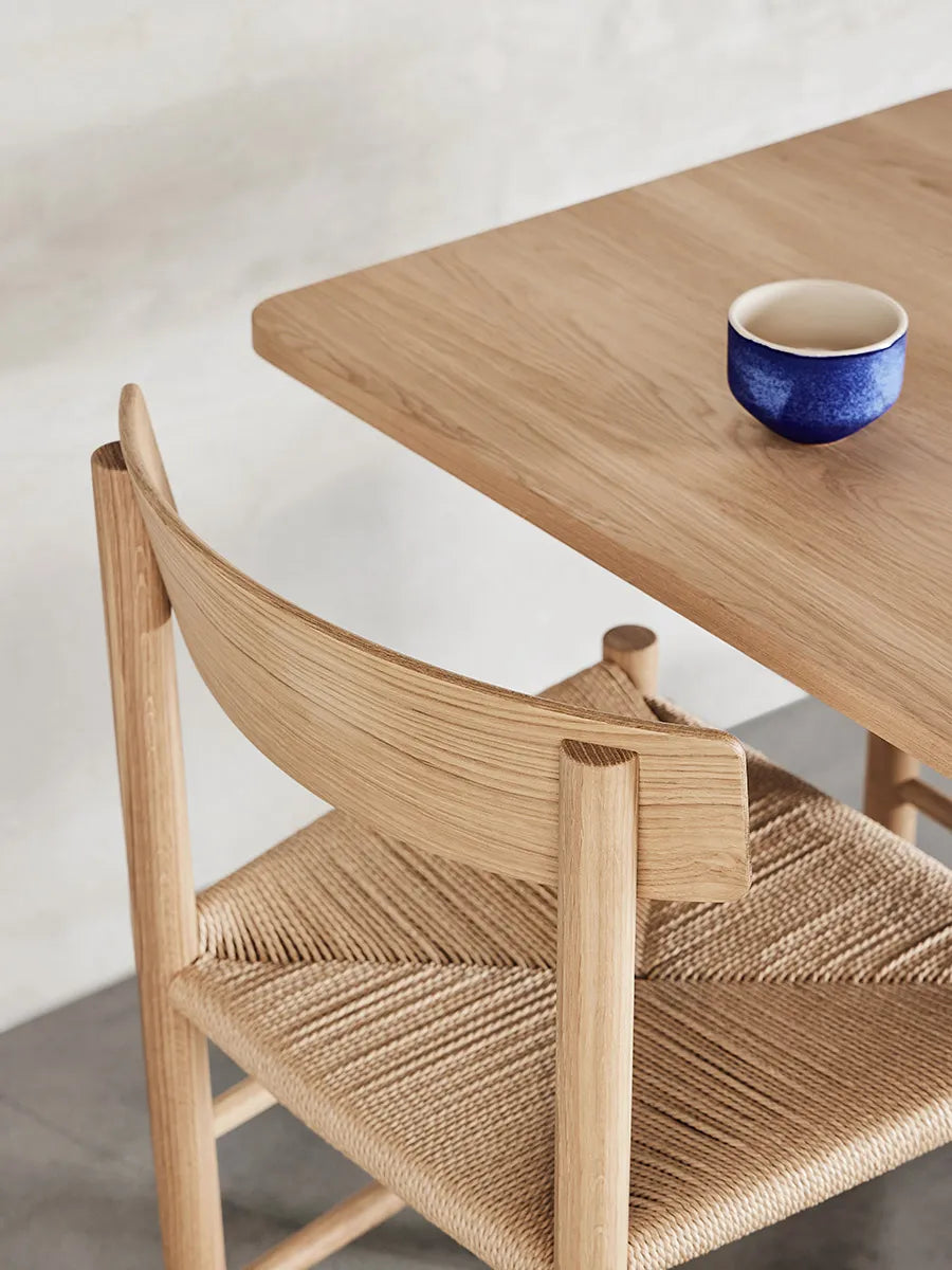 J39 Folkestolen, lys olieret eg af Børge Mogensen