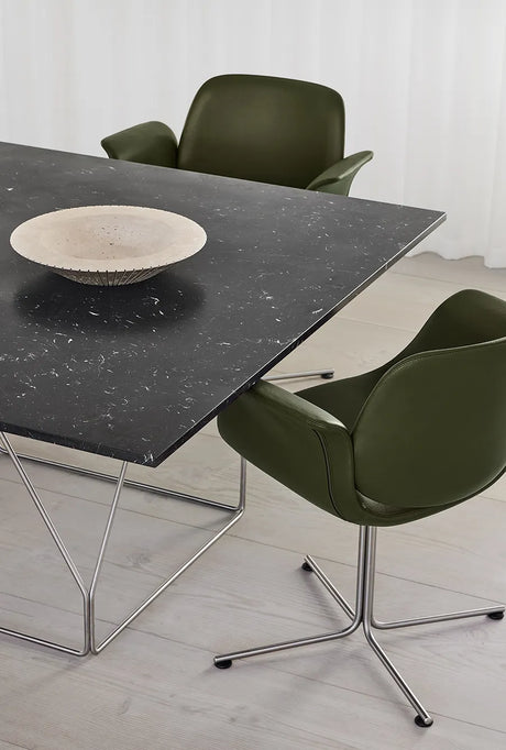 JG Table 140x140 cm fra Fredericia Furniture - 2 - Jacobsen Plus