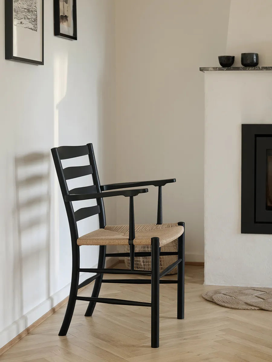 The Klint Armchair, sortlakeret eg fra Fredericia Furniture