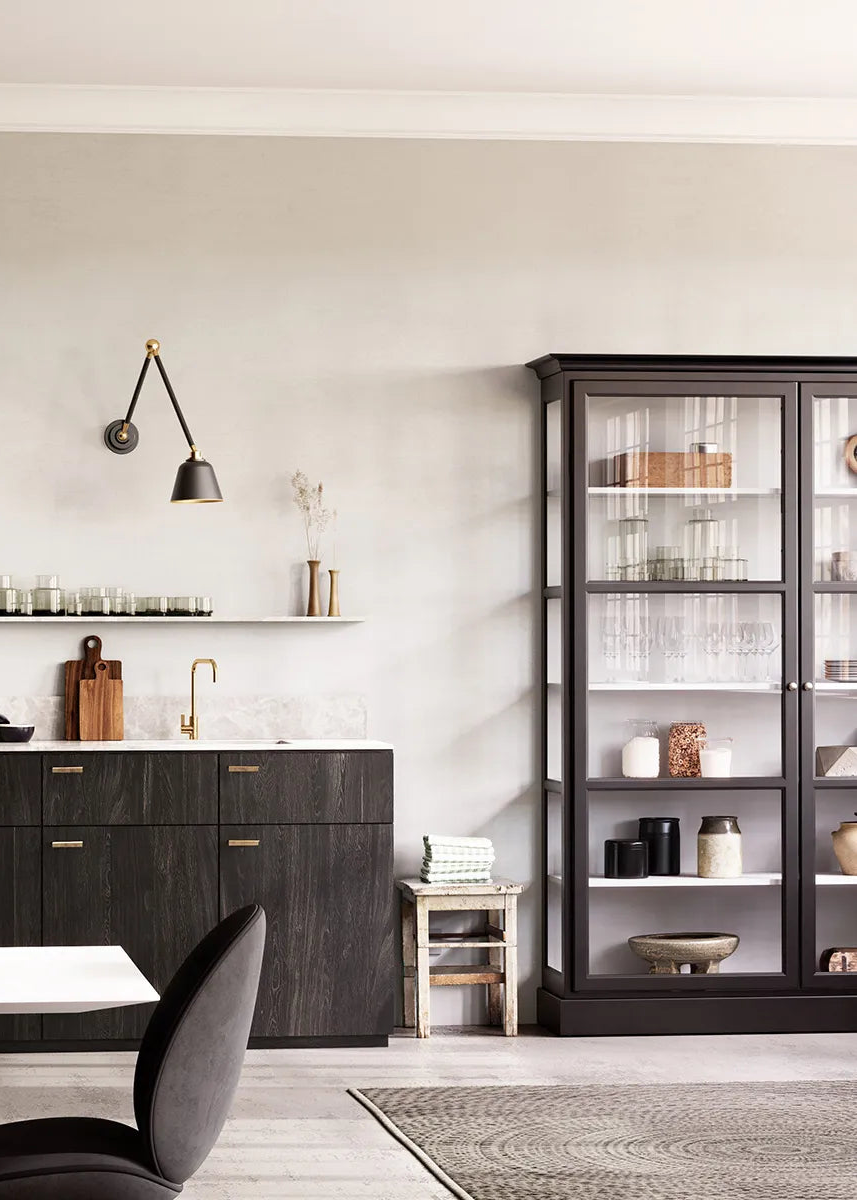 Vitrineskab Classic V2, sort fra Lindebjerg Design - 2 - Jacobsen Plus