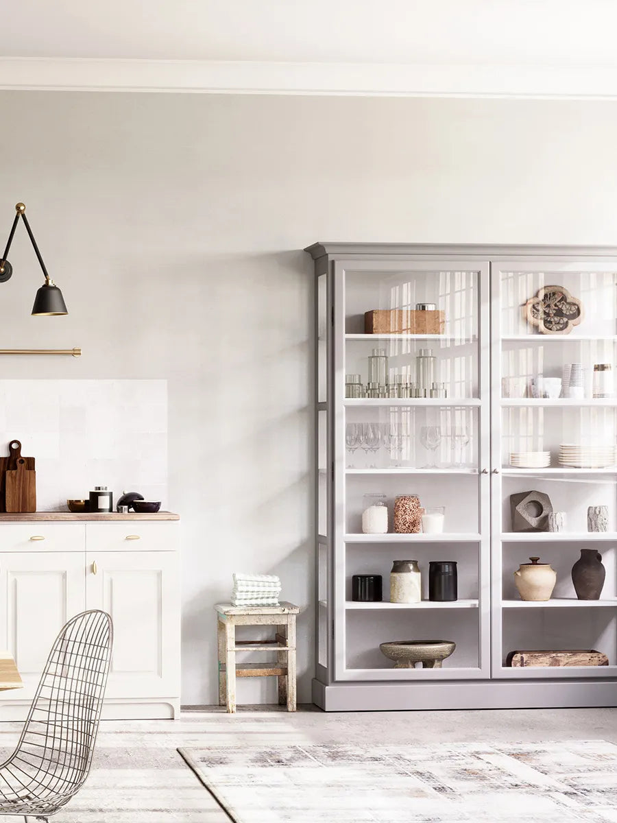 Vitrineskab Classic V2, lys grå fra Lindebjerg Design