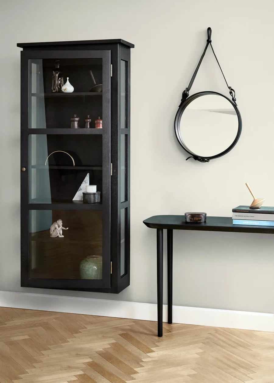 Væghængt Vitrineskab N4, dark oak fra Lindebjerg Design - 2 - Jacobsen Plus