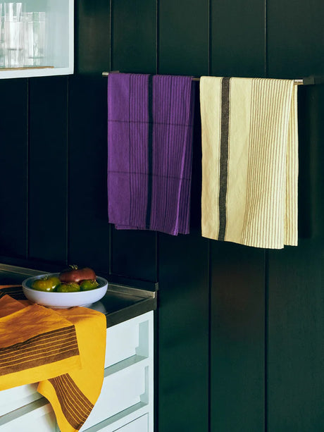 Linear Tea Towel fra Hay - 2 - Jacobsen Plus