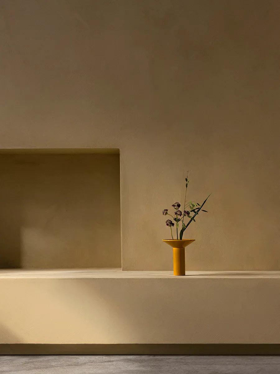 Hana Vase, H14,5 cm i Ochre fra Audo Copenhagen - 2 - Jacobsen Plus
