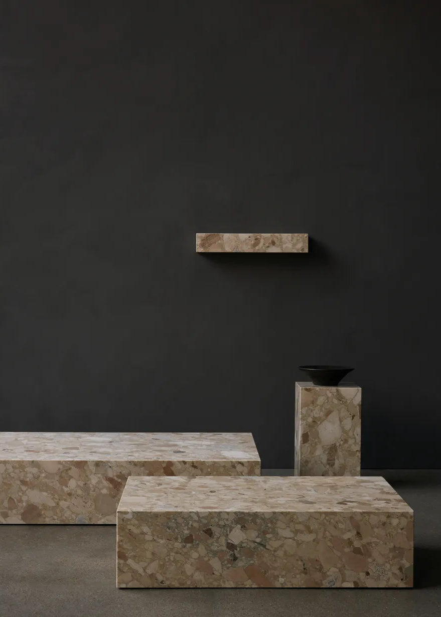 Plinth Shelf Sand Kunis Breccia marmor fra Audo Copenhagen - 2 - Jacobsen Plus