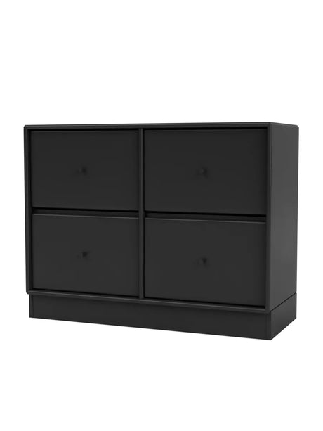 4124 kommode inkl. sokkel fra Montana - Black / Sokkel 7 cm - Jacobsen Plus