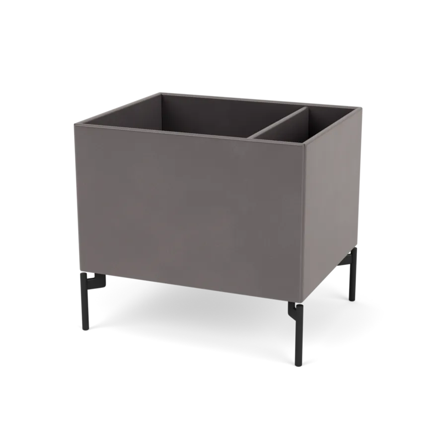 Plantekasse B46,8 cm D38, inkl. ben fra Montana - Coffee / Black - Jacobsen Plus