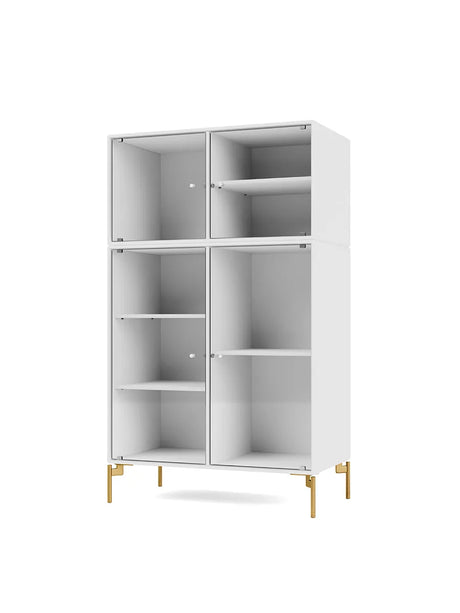 Ripple III Vitrineskab, inkl. ben fra Montana - New white / Messing - Jacobsen Plus