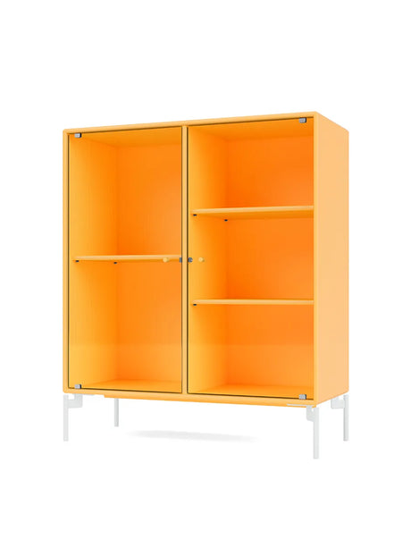 Ripple II Vitrineskab, inkl. ben fra Montana - Acacia / Snow - Jacobsen Plus