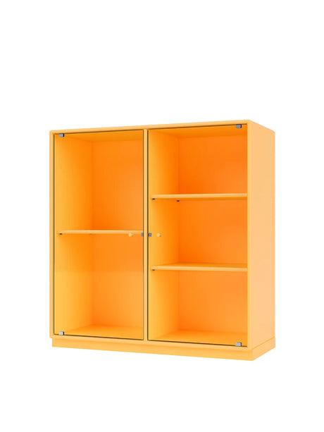 Ripple II Vitrineskab, inkl. sokkel fra Montana - Acacia / Sokkel 3 cm - Jacobsen Plus