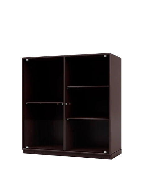 Ripple II Vitrineskab, inkl. sokkel fra Montana - Balsamic / Sokkel 3 cm - Jacobsen Plus