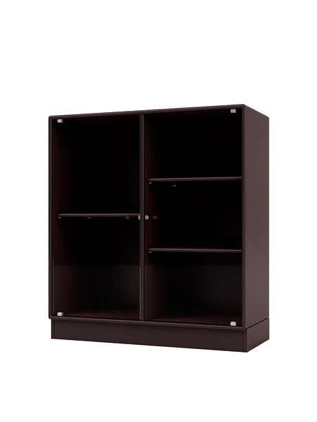 Ripple II Vitrineskab, inkl. sokkel fra Montana - Balsamic / Sokkel 7 cm - Jacobsen Plus