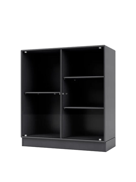 Ripple II Vitrineskab, inkl. sokkel fra Montana - Coal / Sokkel 7 cm - Jacobsen Plus