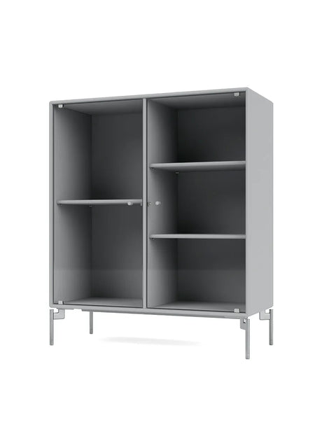 Ripple II Vitrineskab, inkl. ben fra Montana - Fjord / Krom - Jacobsen Plus