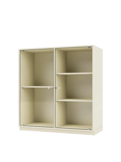 Ripple II Vitrineskab, inkl. sokkel fra Montana - Vanilla / Sokkel 3 cm - Jacobsen Plus