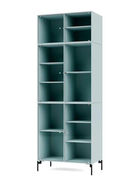 Ripple IV Vitrineskab, inkl. ben fra Montana - Flint / Black - Jacobsen Plus