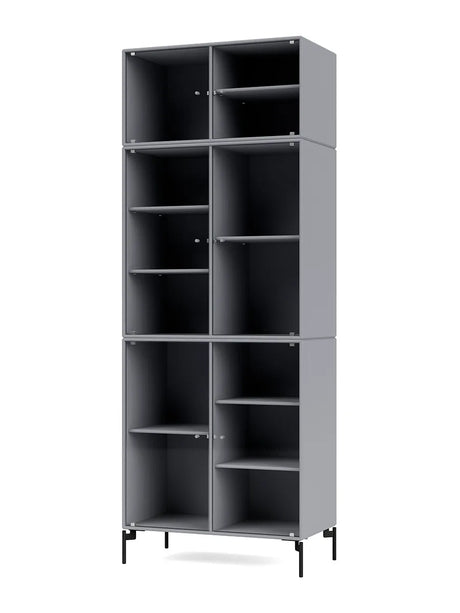 Ripple IV Vitrineskab, inkl. ben fra Montana - Graphic / Black - Jacobsen Plus