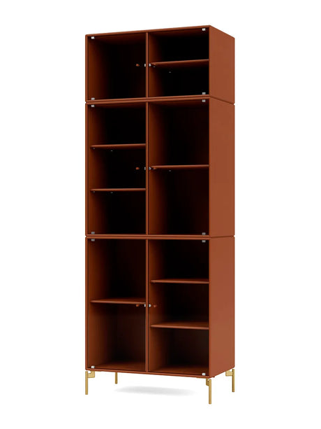 Ripple IV Vitrineskab, inkl. ben fra Montana - Hazelnut / Messing - Jacobsen Plus