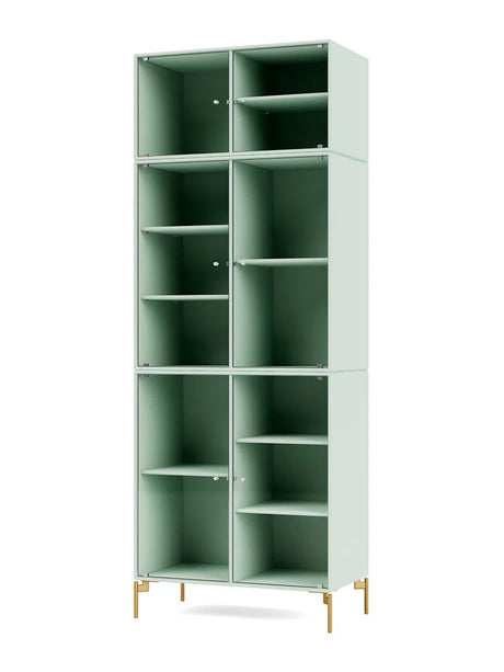 Ripple IV Vitrineskab, inkl. ben fra Montana - Mist / Messing - Jacobsen Plus