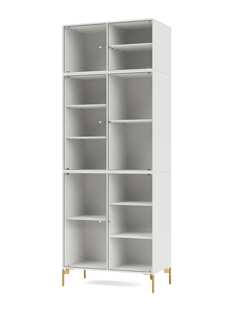 Ripple IV Vitrineskab, inkl. ben fra Montana - White / Messing - Jacobsen Plus