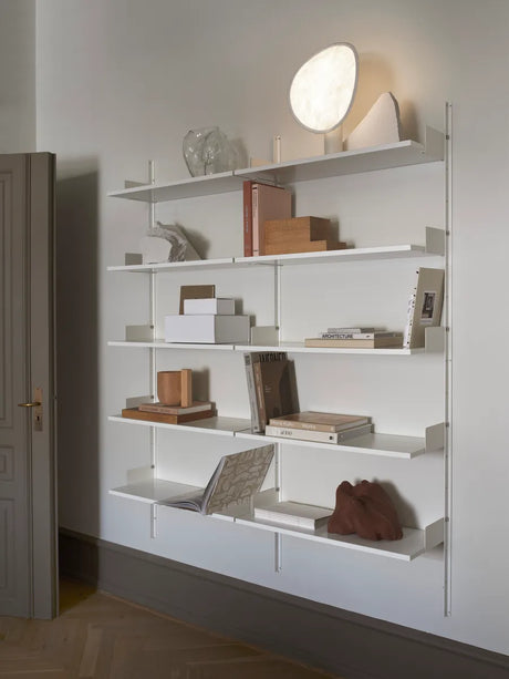 Library Shelf fra New Works - 1 - Jacobsen Plus