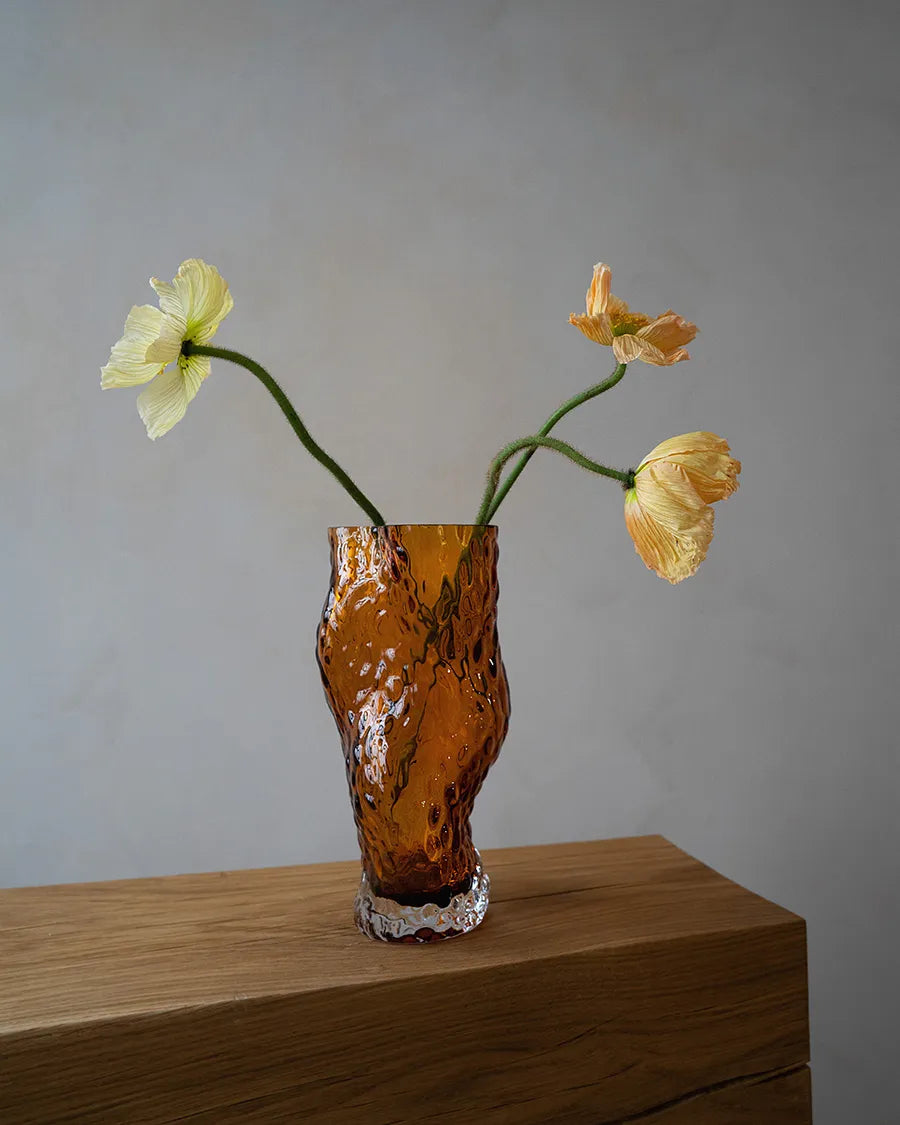 Ostrea Vase, amber fra Hein Studio