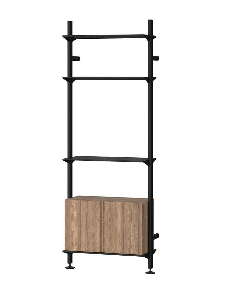Pira G2 Floor-to-Wall Shelving Bundle B fra String - Sort - Valnød - Jacobsen Plus