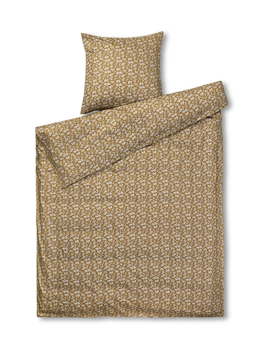 Pleasantly Sengetøj, sennep fra Juna - 140 x 200 cm, inkl. pudebetræk - Jacobsen Plus