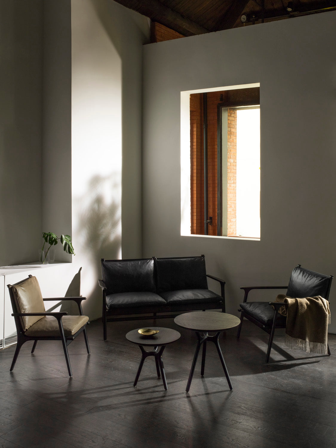 Rén Lounge sofa 2. pers sortmalet eg, sort læder fra Stellar Works - 3 - Jacobsen Plus