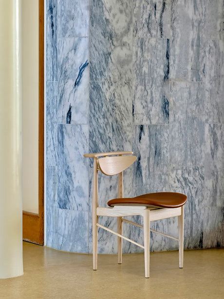 Karmstolen, ask/olie m. cognac læder af Finn Juhl - 2 - Jacobsen Plus