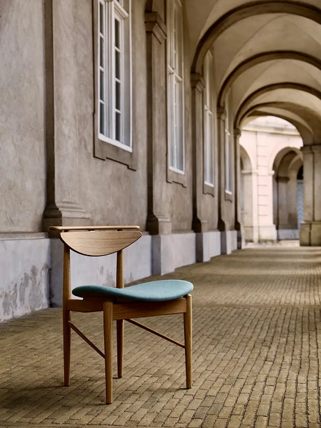 Karmstolen, eg/olie m. cognac læder af Finn Juhl - 2 - Jacobsen Plus