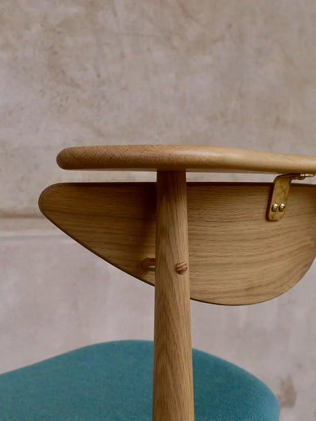 Karmstolen, eg/olie m. sort læder af Finn Juhl - 2 - Jacobsen Plus