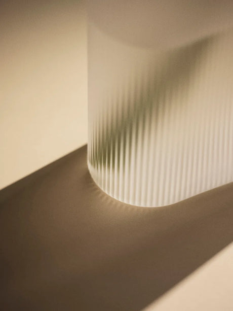 Ridge Vase, white frosted glass fra Muuto - 2 - Jacobsen Plus
