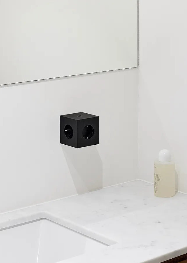 Square 2 Stikdåse med USB, sort fra Avolt - 2 - Jacobsen Plus