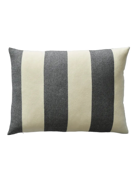 The Sweater Cushion, black fra Silkeborg Uldspinderi - 1 - Jacobsen Plus