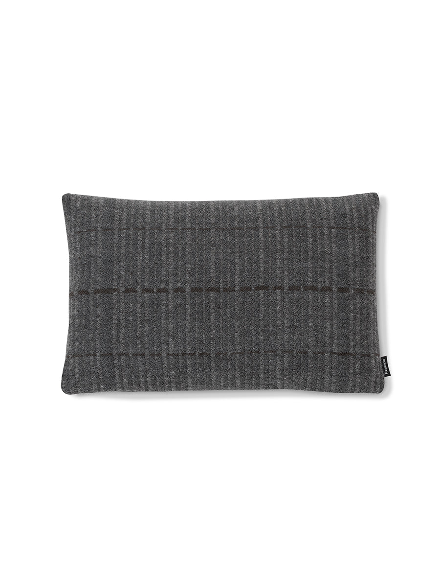 Grid Decorative Cushion fra Fredericia Furniture - Mørkegrå - Jacobsen Plus