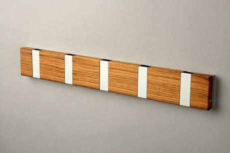 KNAX Lite 5 fra LoCa - Teak / Oliebehandlet - grå knager - Jacobsen Plus