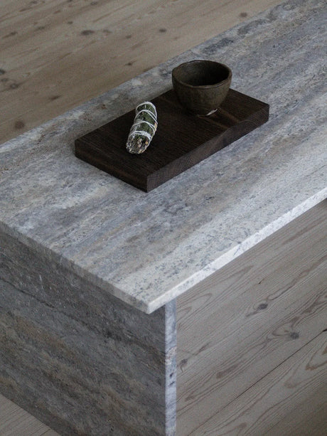 Fjer Sofabord 160 cm, travertin silver fra Wabi Sabi Nordic - 2 - Jacobsen Plus