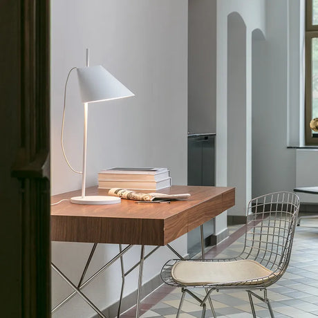 Yuh bordlampe fra Louis Poulsen - Hvid - Jacobsen Plus