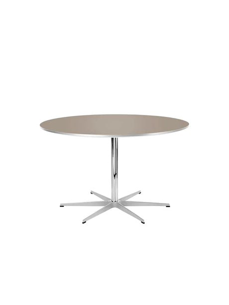 Piet Hein A825 Spisebord, Ø120 cm fra Fritz Hansen - Brown Ottawa m. alukant (specialfarve) - Jacobsen Plus