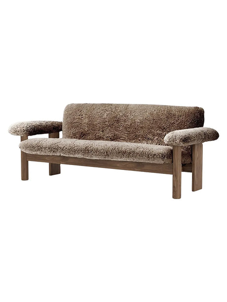 Brasilia Sofa fra Audo Copenhagen - Sahara - Walnut - Jacobsen Plus