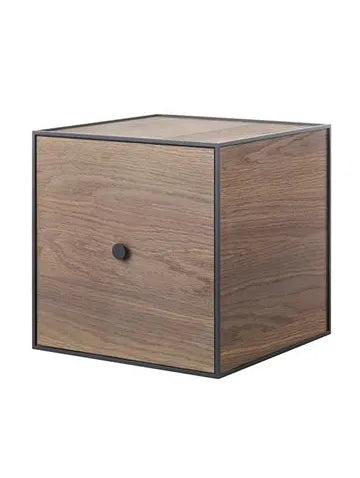 Frame 35 med låge fra Audo Copenhagen - Røget eg - Jacobsen Plus