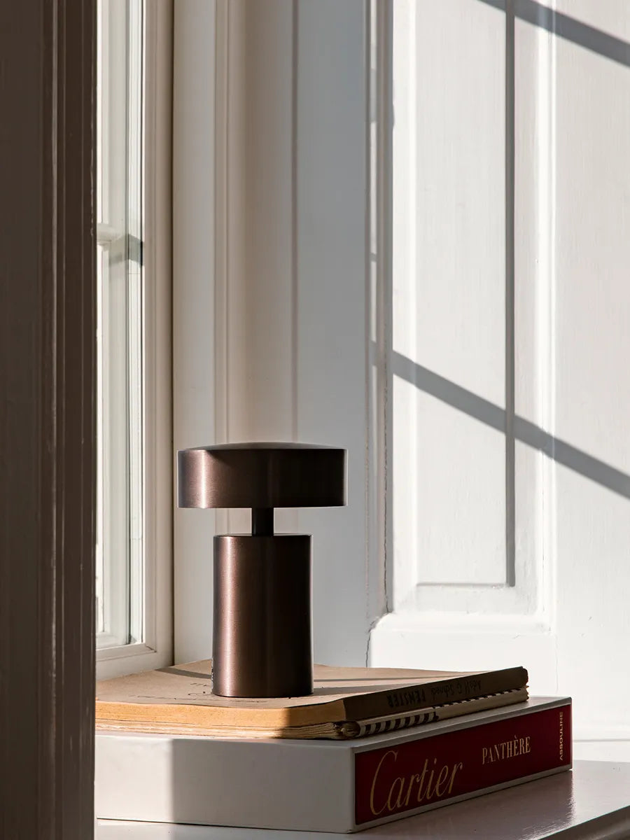 Column Portable Lampe, bronze fra Audo Copenhagen - 2 - Jacobsen Plus