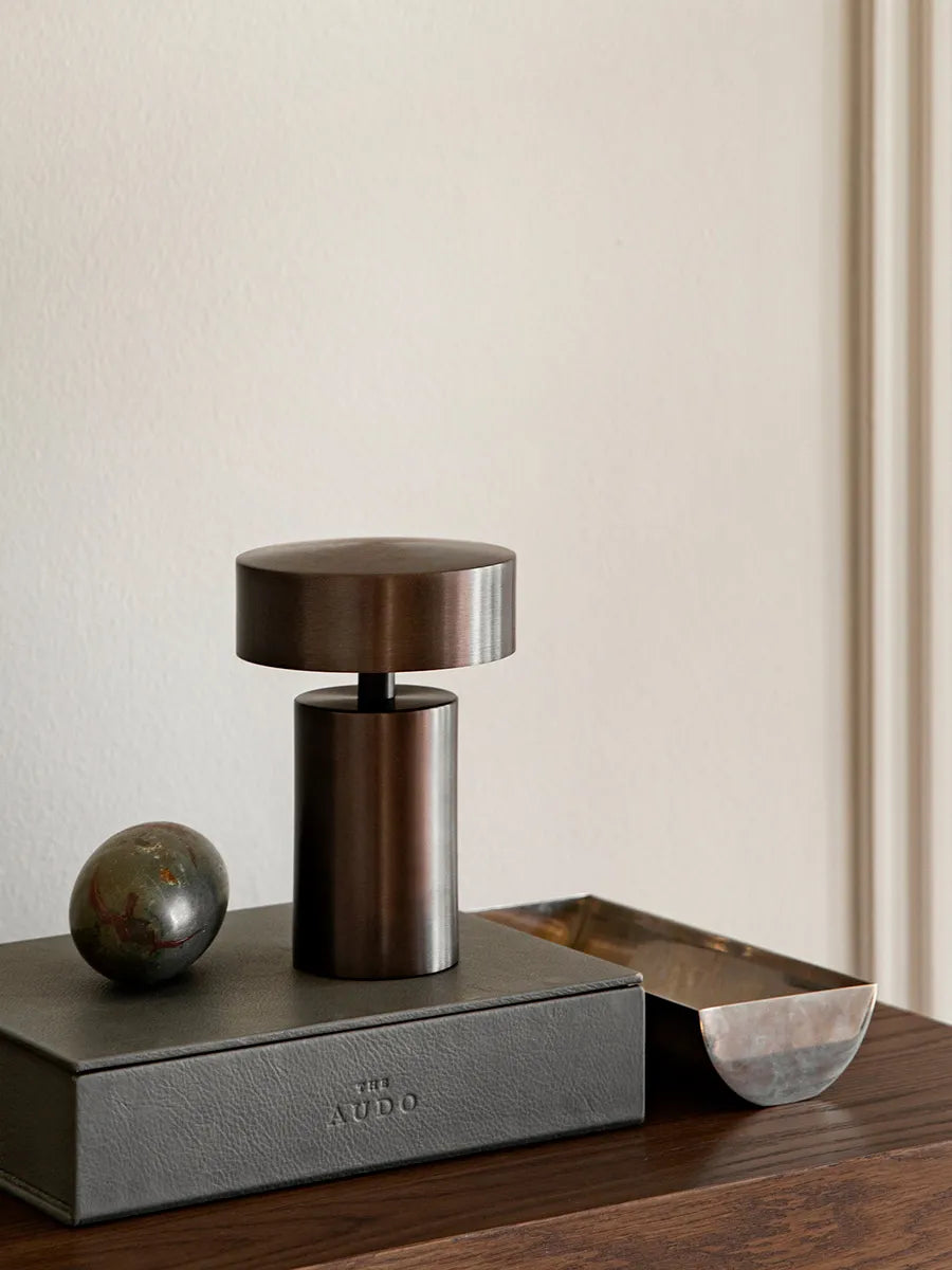 Column Portable Lampe, bronze fra Audo Copenhagen - 3 - Jacobsen Plus