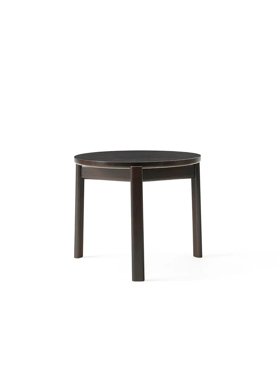 Passage Lounge Table, Ø50 cm fra Audo Copenhagen - Dark Lacquered Oak - Jacobsen Plus