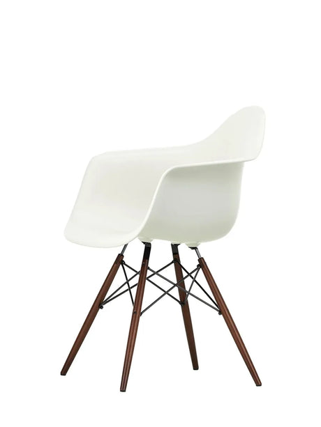 Eames Plastic Armchair DAW, mørk ahorn/white fra Vitra - 2 - Jacobsen Plus