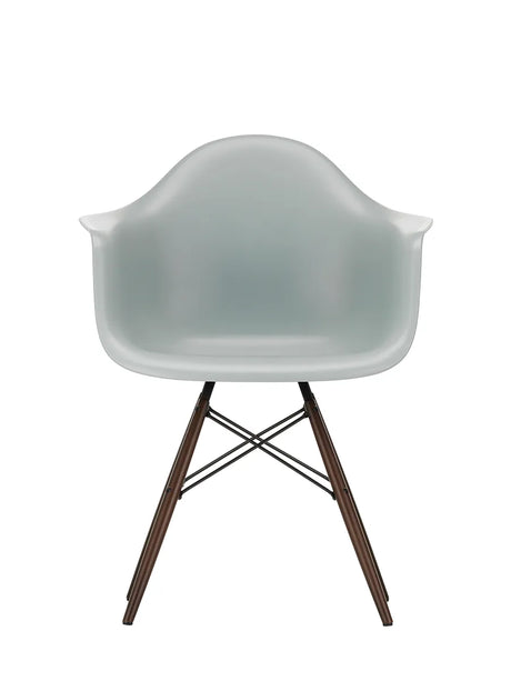 Eames Plastic Armchair DAW, mørkbejdset ahorntræ fra Vitra - 1 - Jacobsen Plus